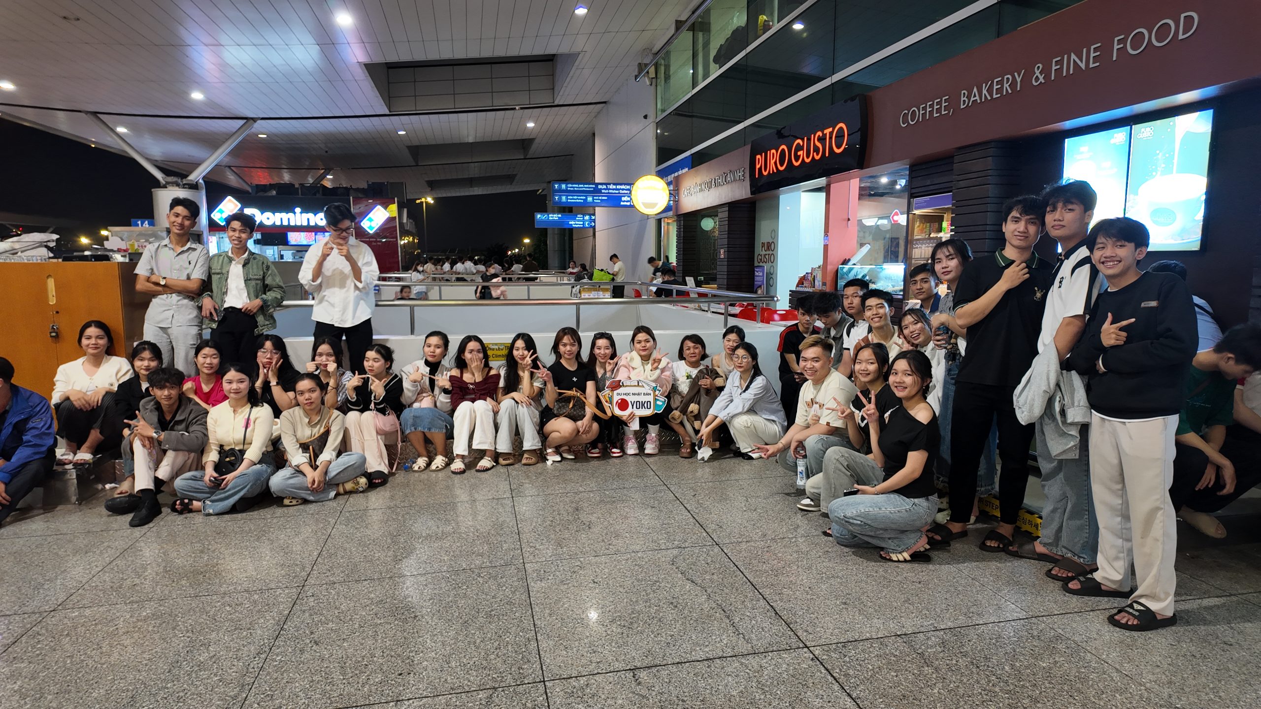 Hành trình đầy cảm xúc từ sân bay của 300 học viên